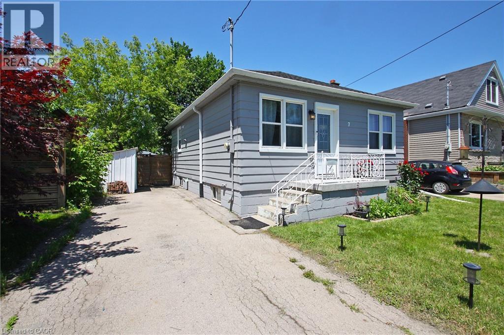 7 Lampton Place, Hamilton, Ontario  L8H 6J7 - Photo 4 - 40855366