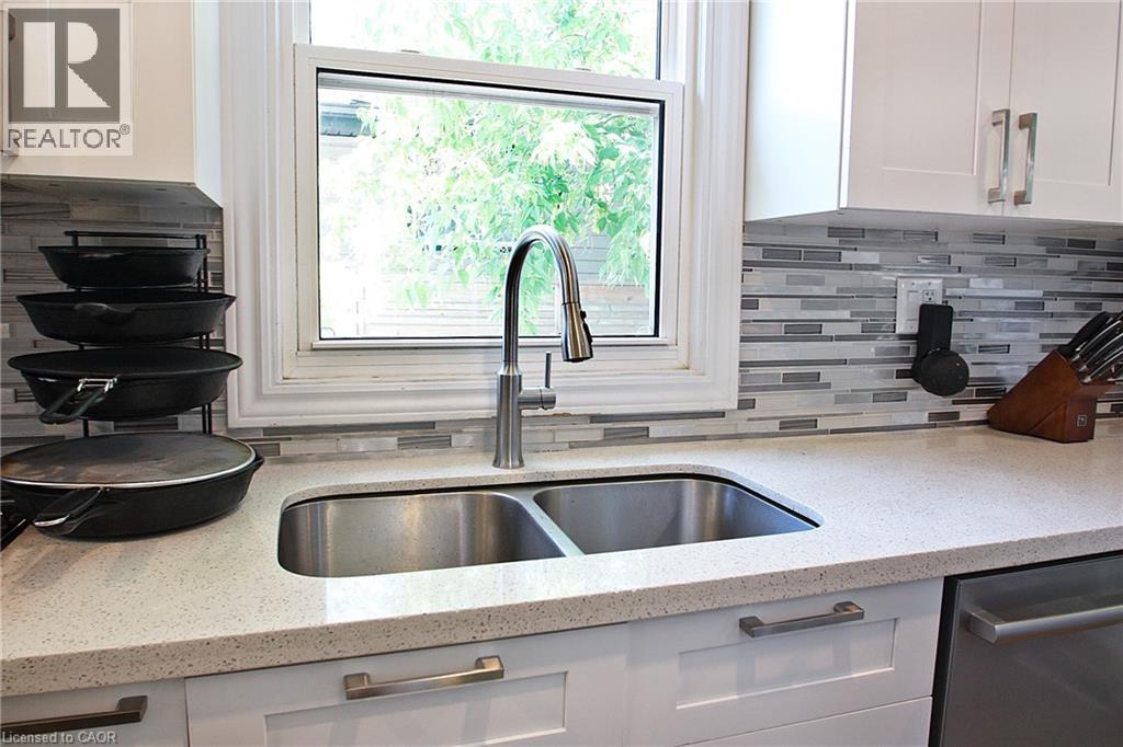 7 Lampton Place, Hamilton, Ontario  L8H 6J7 - Photo 7 - 40855366
