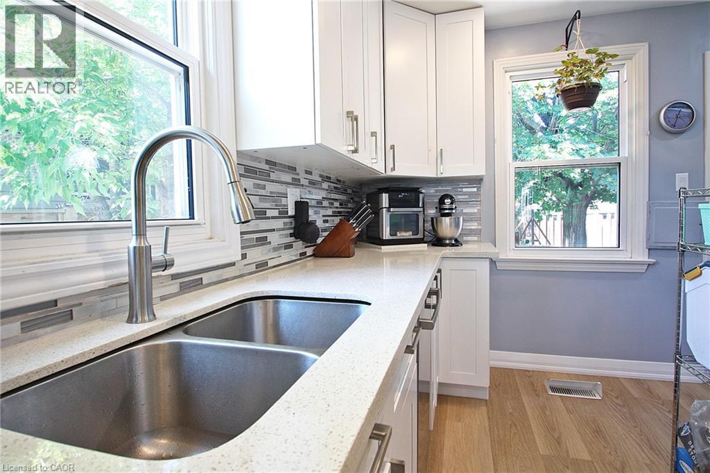 7 Lampton Place, Hamilton, Ontario  L8H 6J7 - Photo 9 - 40855366