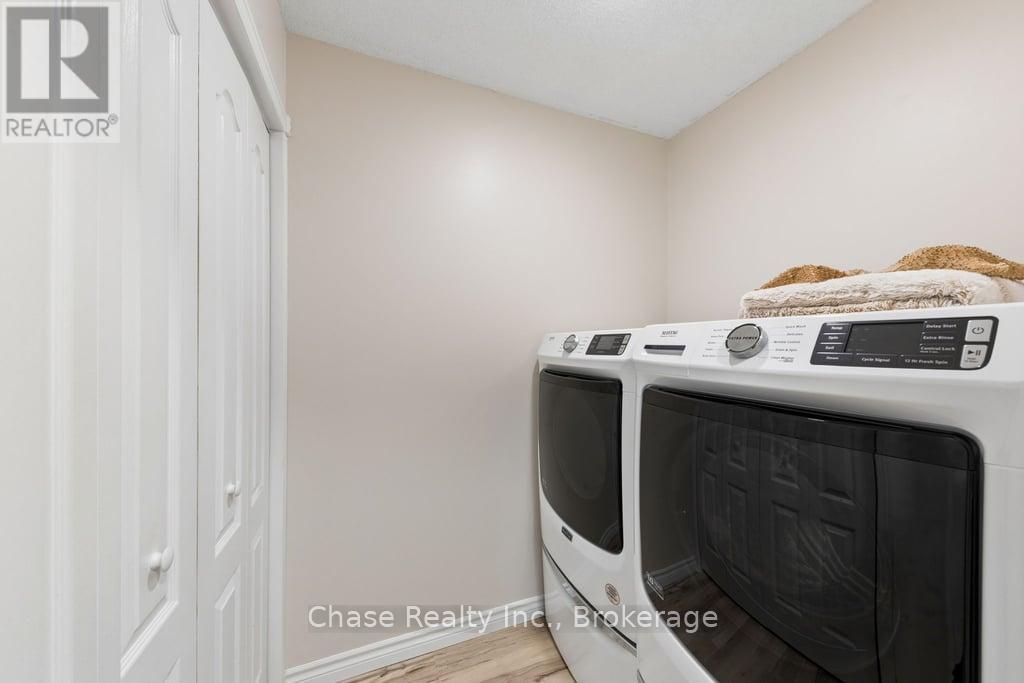 54 Edward Street, Penetanguishene, Ontario  L9M 1J8 - Photo 20 - S13691382