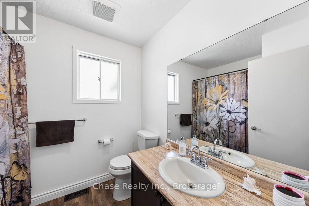 54 Edward Street, Penetanguishene, Ontario  L9M 1J8 - Photo 17 - S13691382