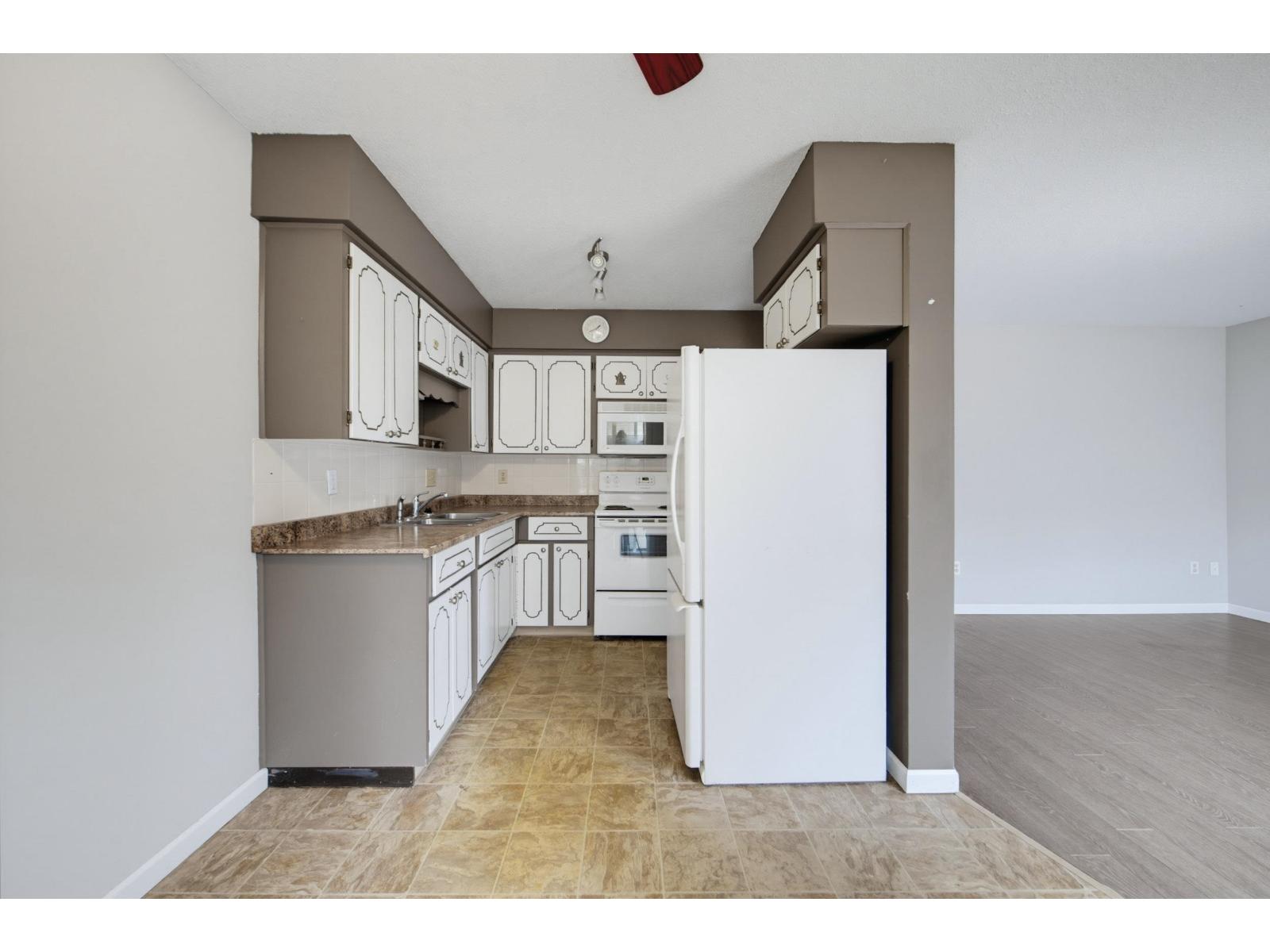 108 2853 W Bourquin Crescent, Abbotsford, British Columbia  V2S 6H6 - Photo 9 - R3156323