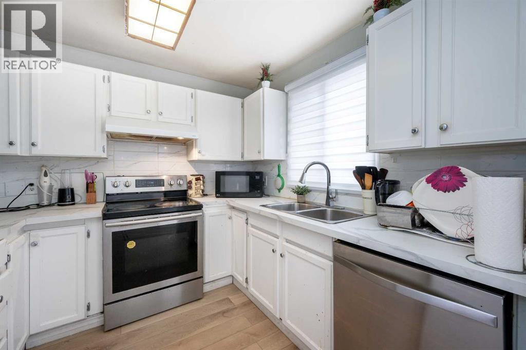 356 Falmere Road NE, Calgary, Alberta  T3J 2Z4 - Photo 3 - A2335689