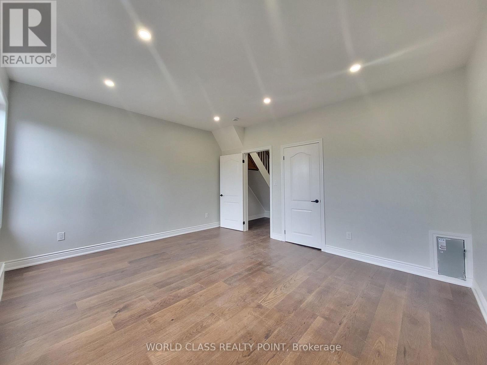 2 - 49 Vine Avenue, Toronto, Ontario  M6P 1V6 - Photo 3 - W13690112