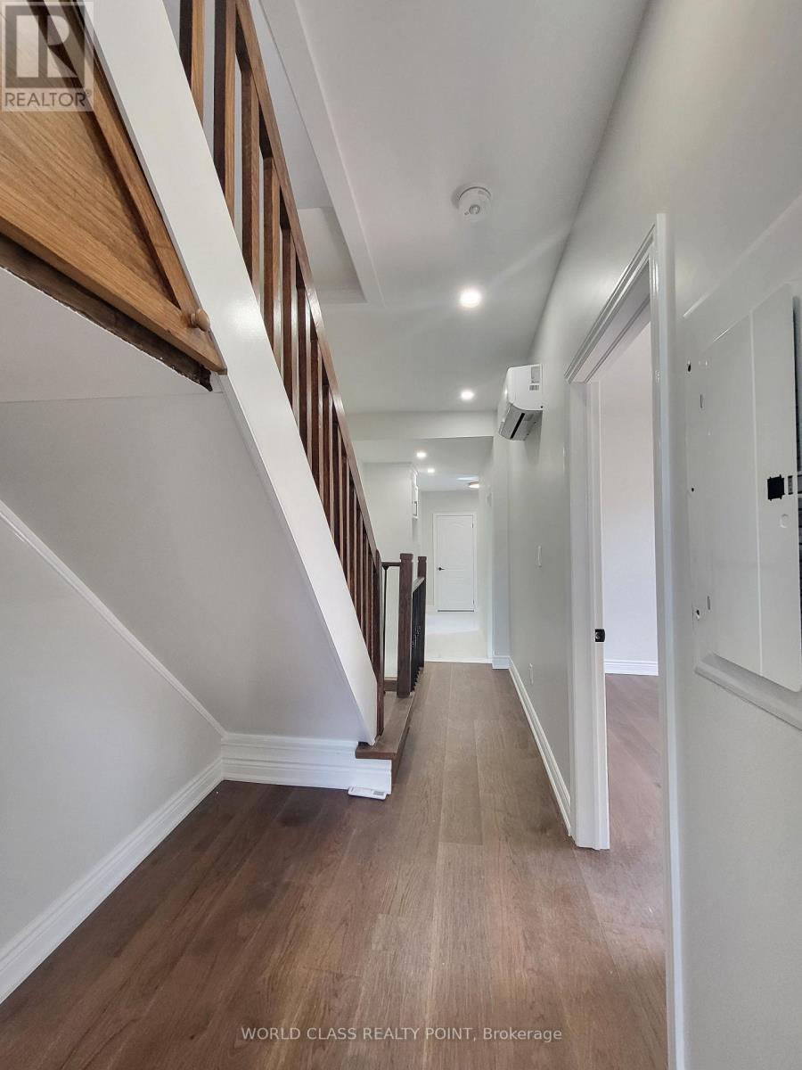 2 - 49 Vine Avenue, Toronto, Ontario  M6P 1V6 - Photo 4 - W13690112