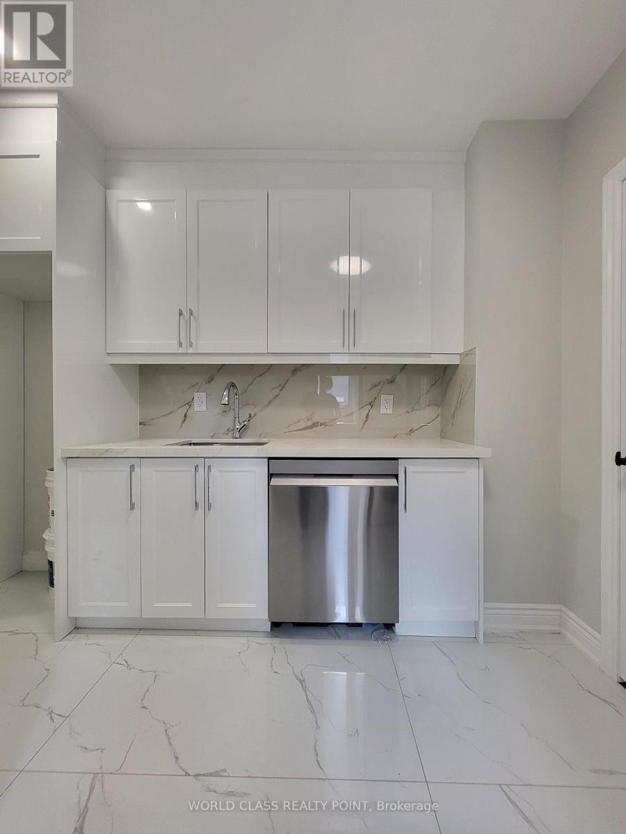 2 - 49 Vine Avenue, Toronto, Ontario  M6P 1V6 - Photo 5 - W13690112