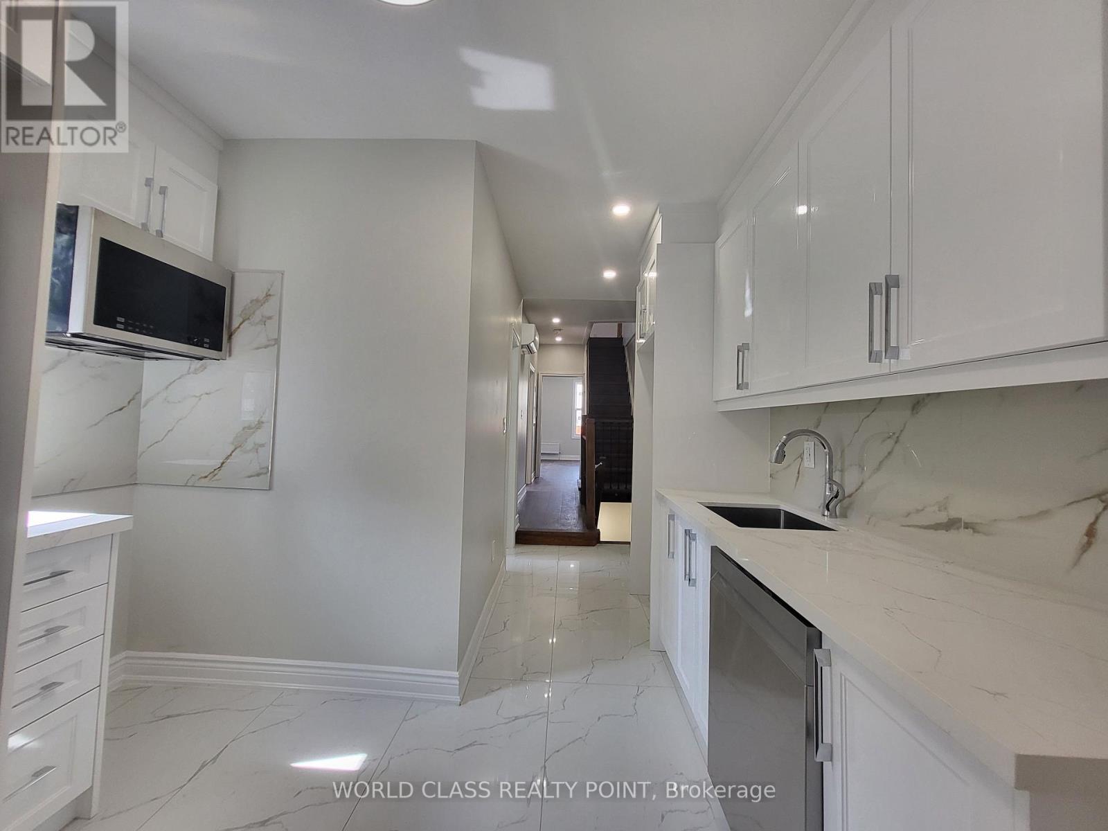 2 - 49 Vine Avenue, Toronto, Ontario  M6P 1V6 - Photo 6 - W13690112