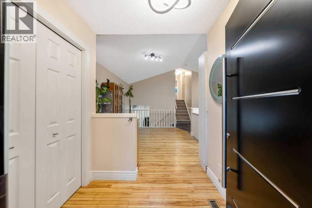 2016 Country Hills Circle NW, Calgary, Alberta  T3K 4Z2 - Photo 6 - A2323882