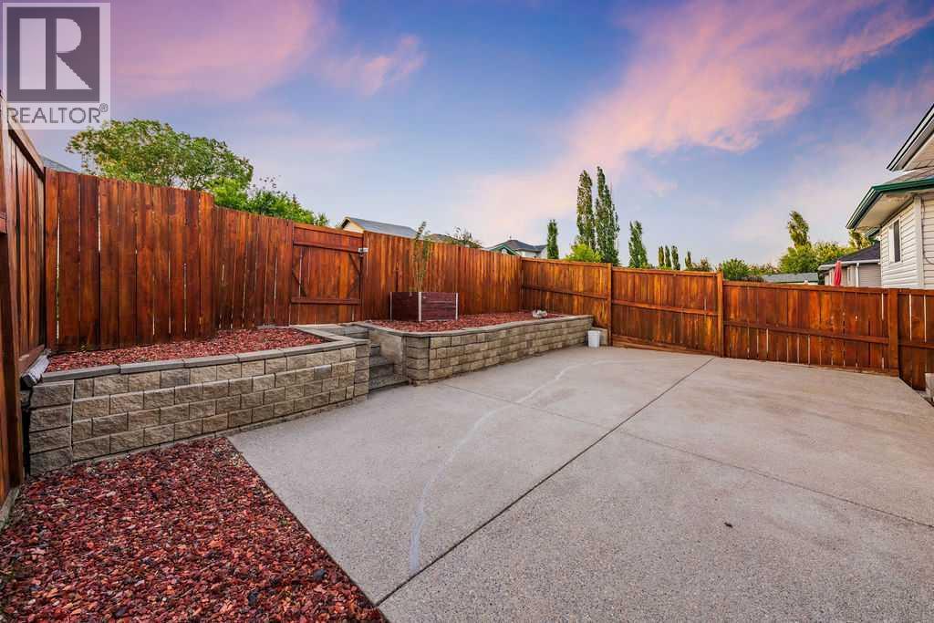 2016 Country Hills Circle NW, Calgary, Alberta  T3K 4Z2 - Photo 4 - A2323882