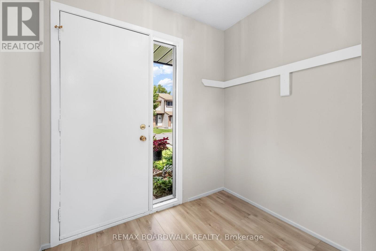 52 Baneberry Crescent, Ottawa, Ontario  K2L 2Y4 - Photo 4 - X13691510