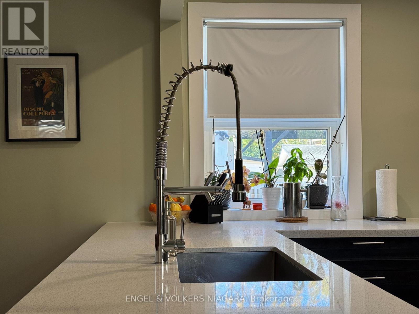 61 Hamilton Street, St. Catharines, Ontario  L2S 1K8 - Photo 9 - X13691588