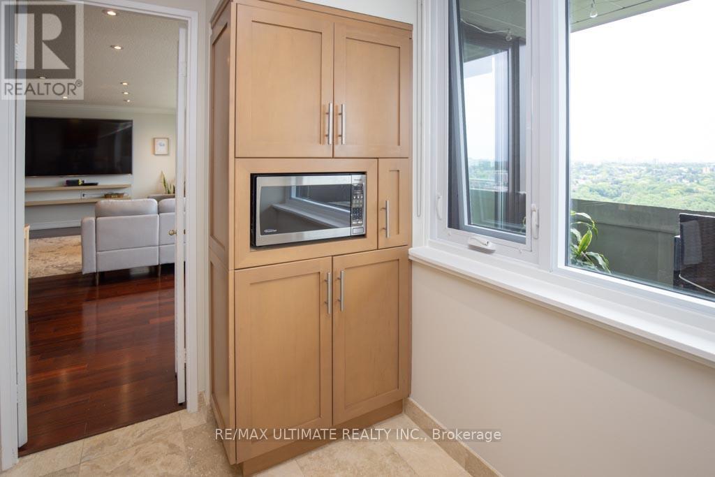 2504 - 75 Wynford Heights Crescent, Toronto, Ontario  M3C 3H9 - Photo 12 - C13691532
