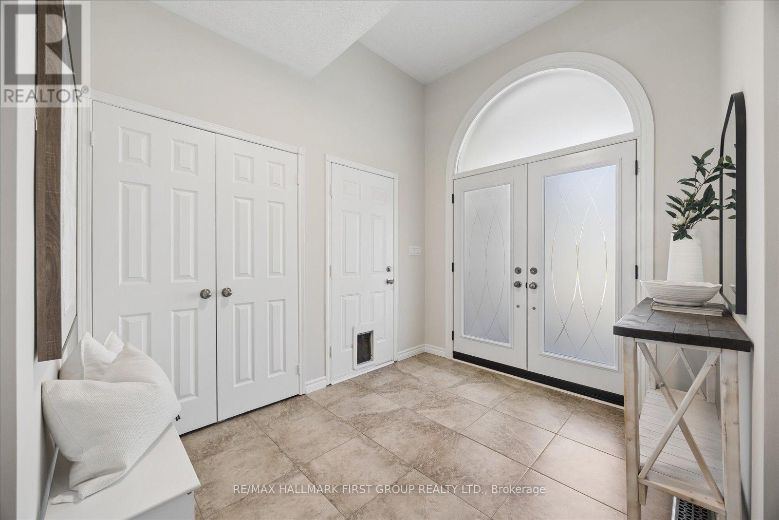 1028 Highbrooke Court, Oshawa, Ontario  L1K 2K6 - Photo 4 - E13691452