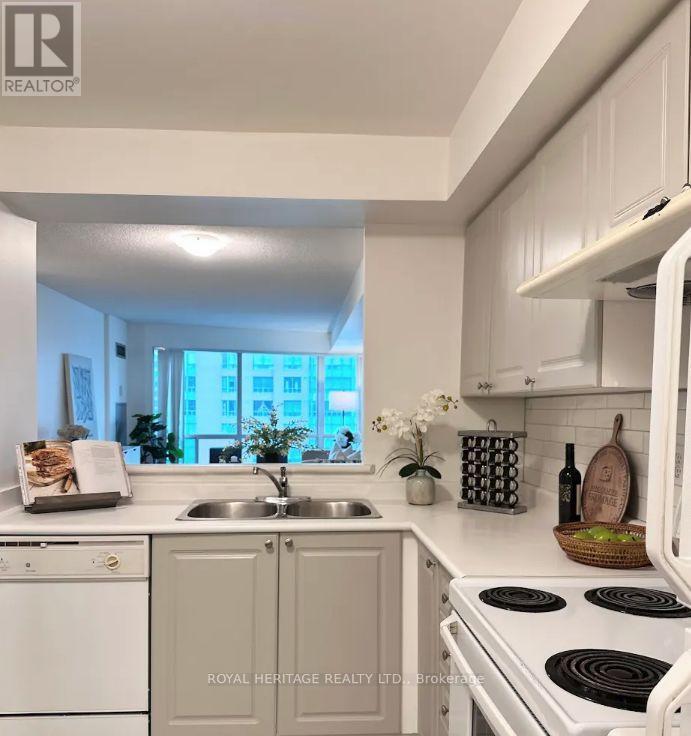 2110 - 18 Lee Centre Drive, Toronto, Ontario  M1H 3H5 - Photo 5 - E13691590
