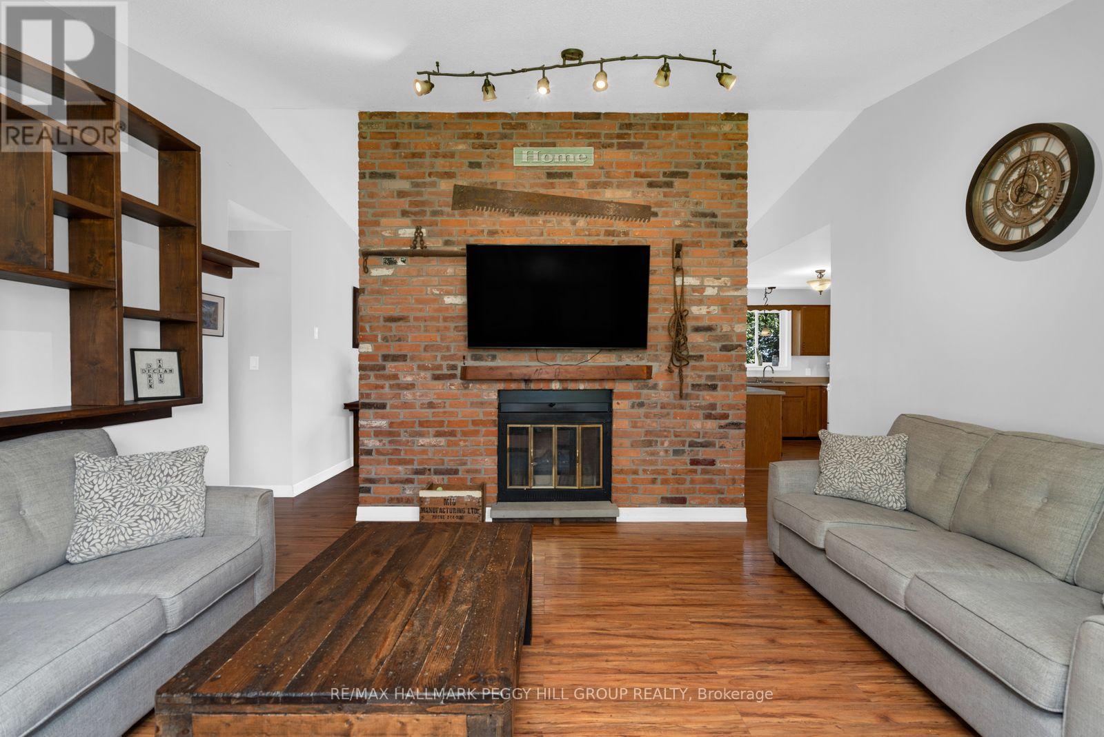 55 Shelswell Boulevard, Oro-Medonte, Ontario L0L 2E0 - Photo 3 - S13691460