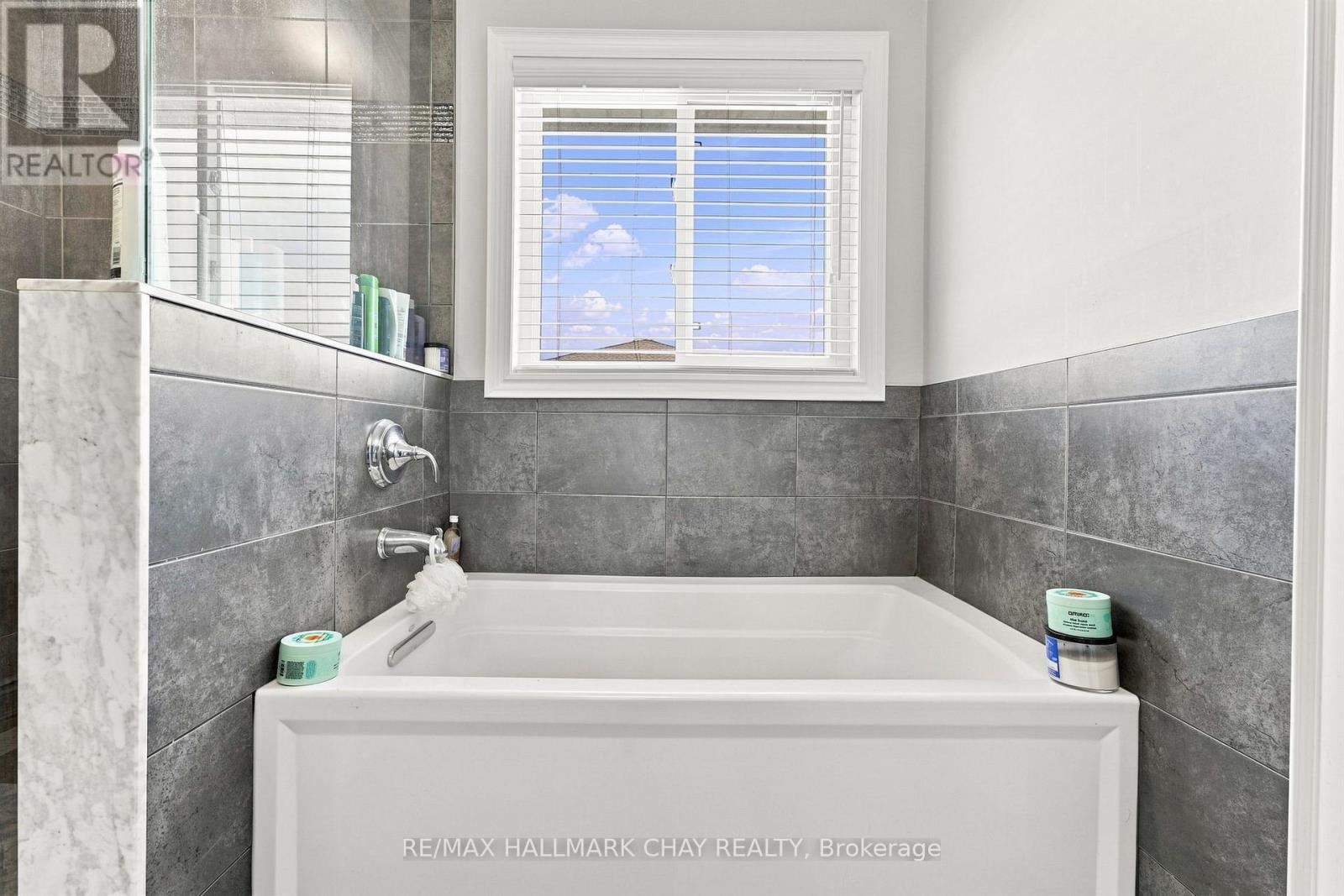 23 Nathan Crescent, Barrie (Painswick South), Ontario  L4N 0S5 - Photo 21 - S13691474