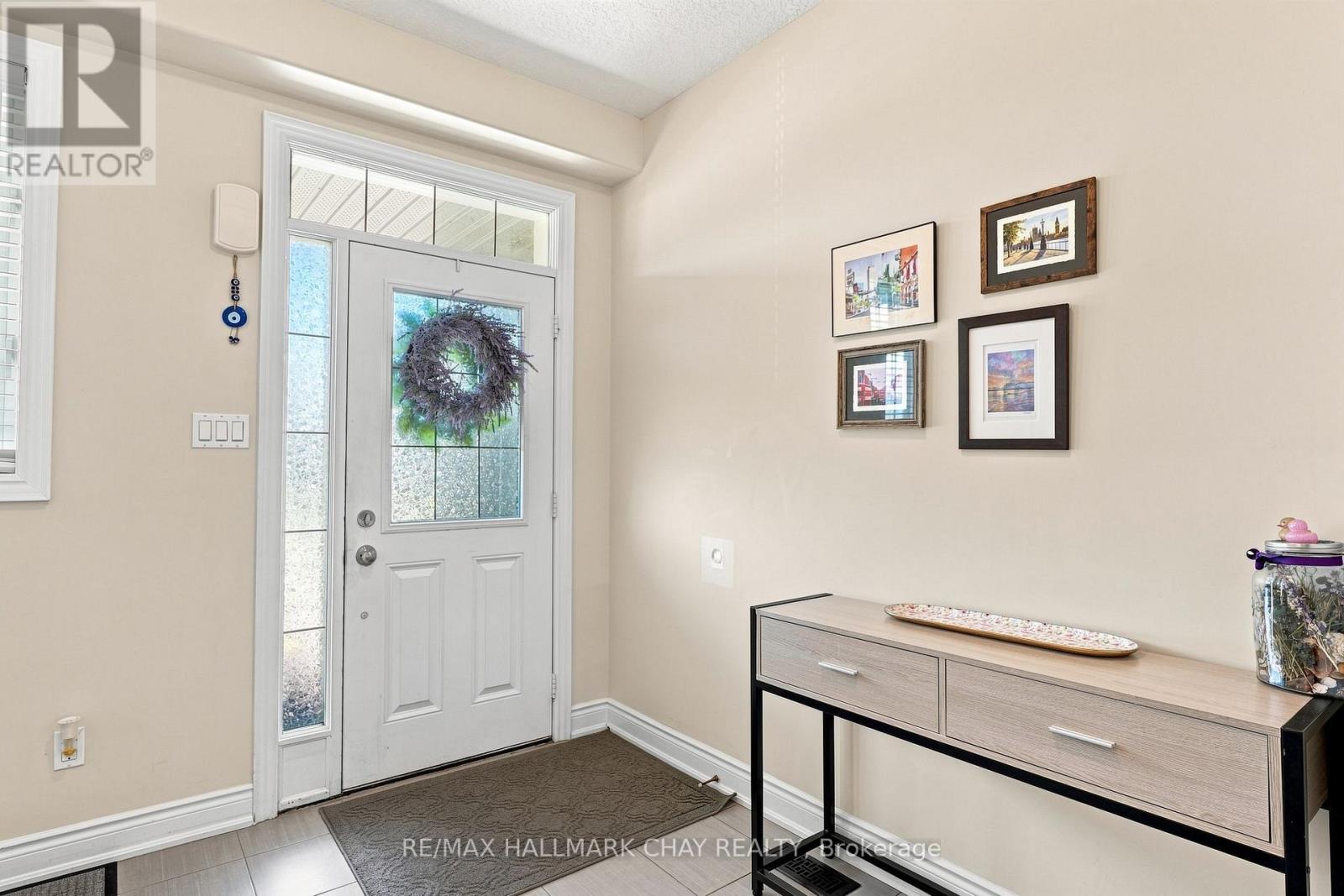 23 Nathan Crescent, Barrie (Painswick South), Ontario  L4N 0S5 - Photo 4 - S13691474