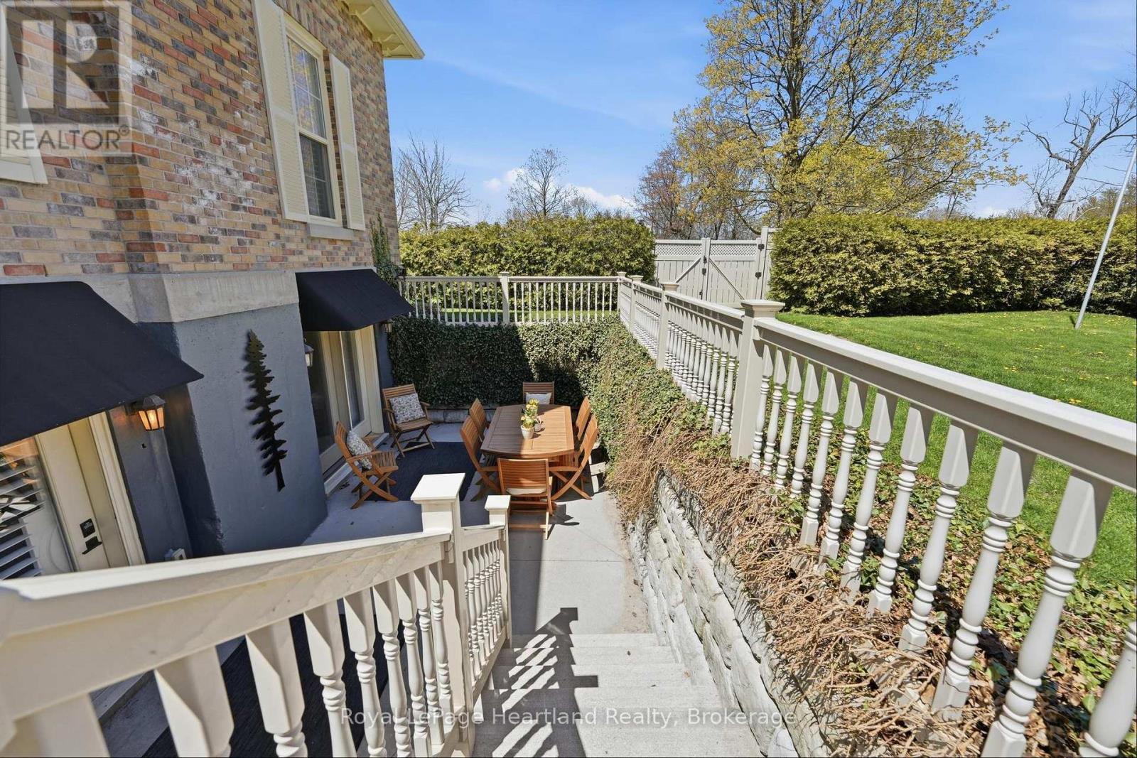 100 - 5 Cobourg Street, Goderich, Ontario N7A 2J1 - Photo 1 - X13691526