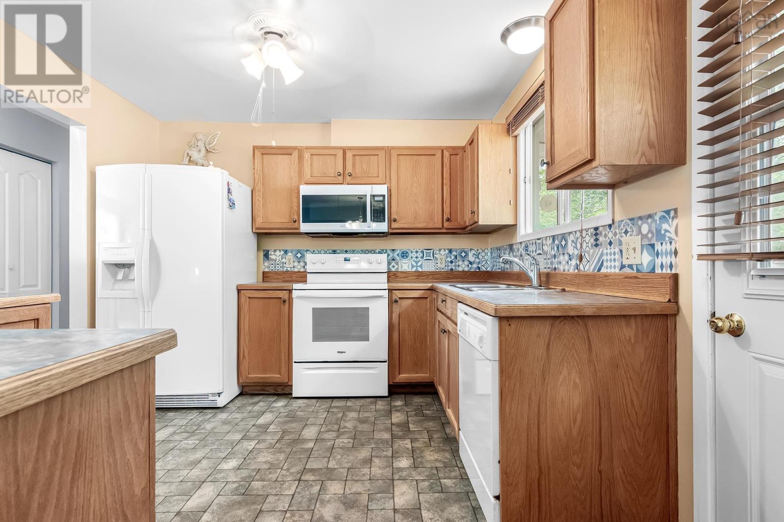 1653 Riverside Drive, Lower Sackville, Nova Scotia  B4C 2Y7 - Photo 17 - 202620980