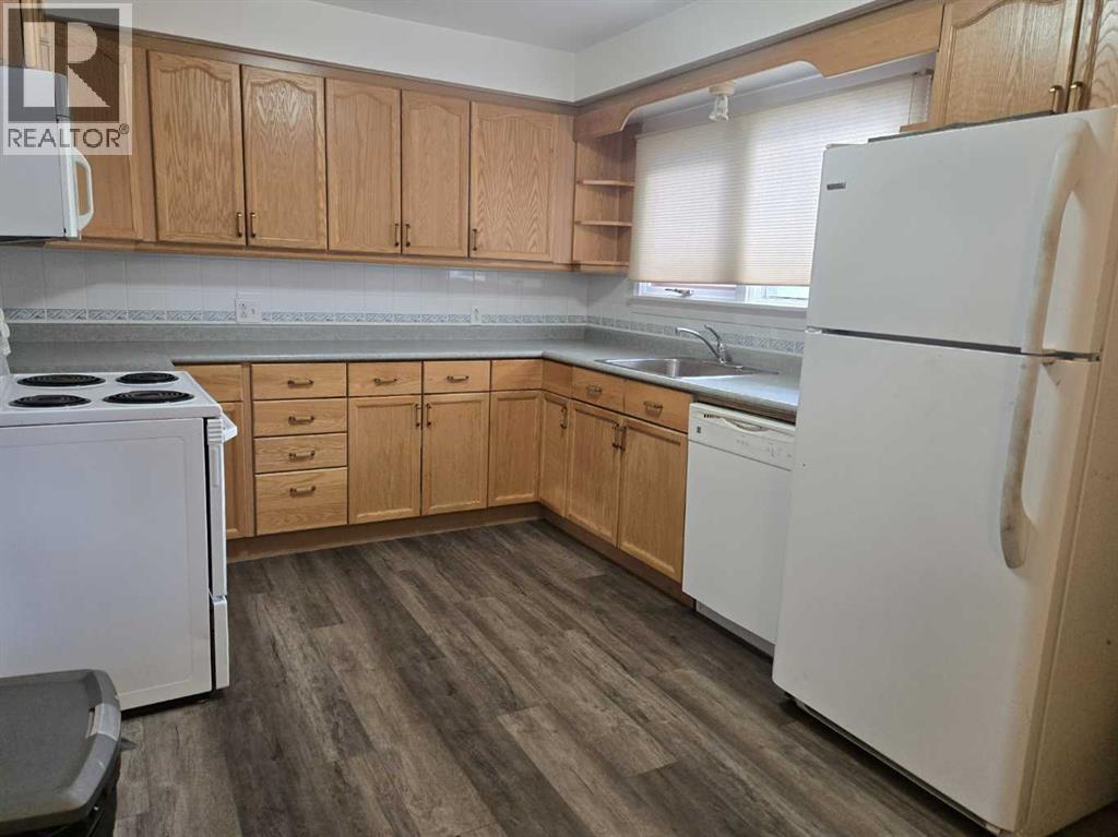 101 Simpson Street, Hinton, Alberta  T7V 1C2 - Photo 7 - A2318043