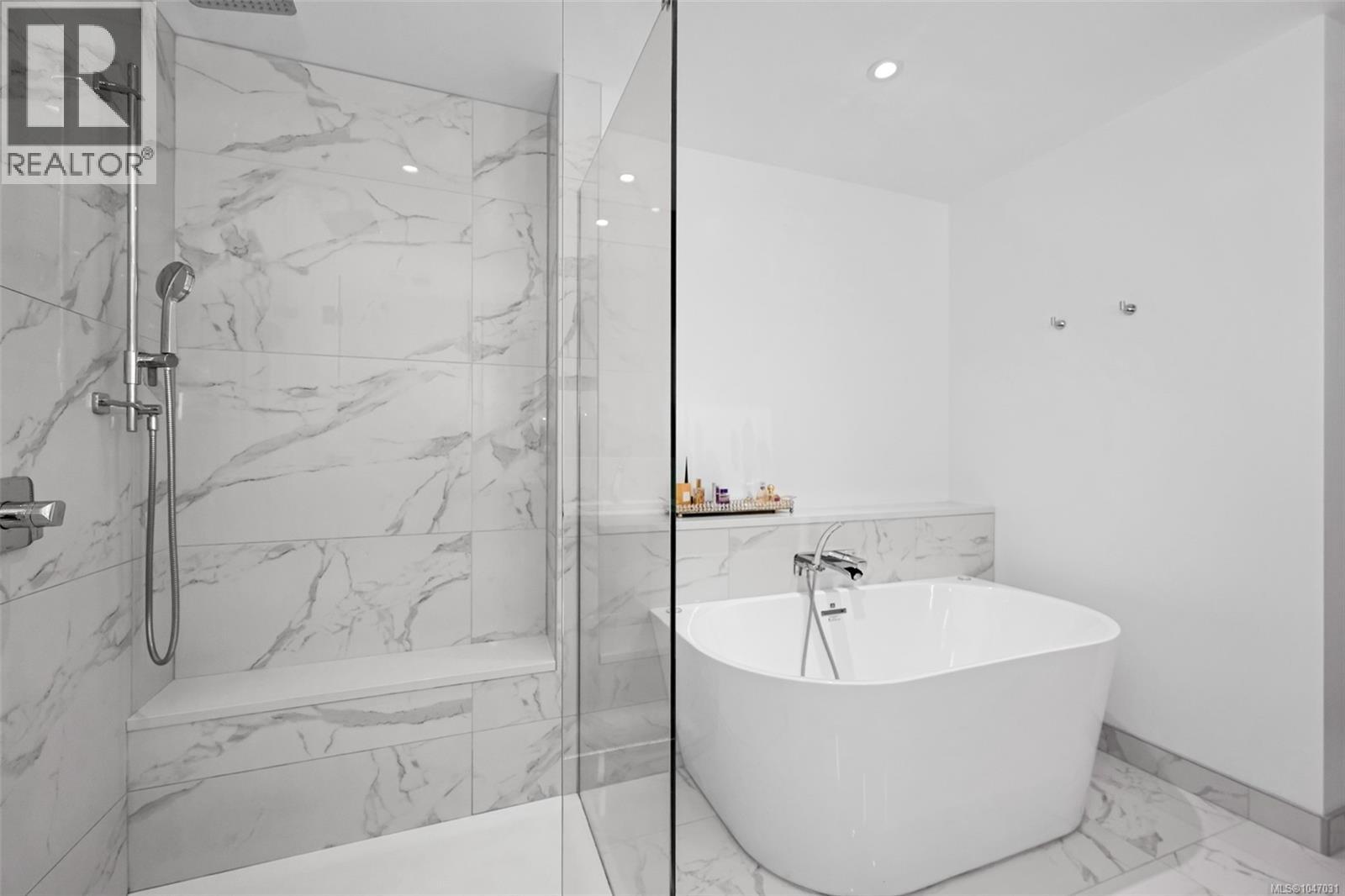 103 5388 Hill Rise Terr, Saanich, British Columbia  V8Y 3K3 - Photo 33 - 1047031