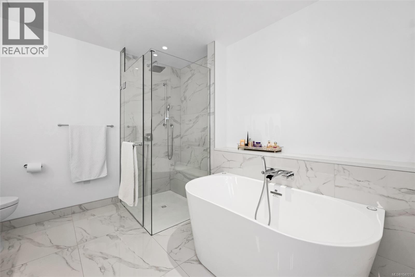 103 5388 Hill Rise Terr, Saanich, British Columbia  V8Y 3K3 - Photo 31 - 1047031