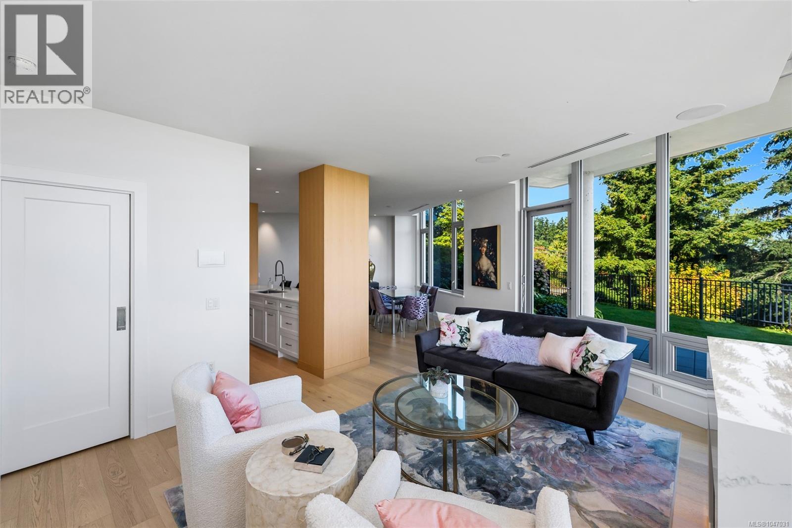 103 5388 Hill Rise Terr, Saanich, British Columbia  V8Y 3K3 - Photo 8 - 1047031