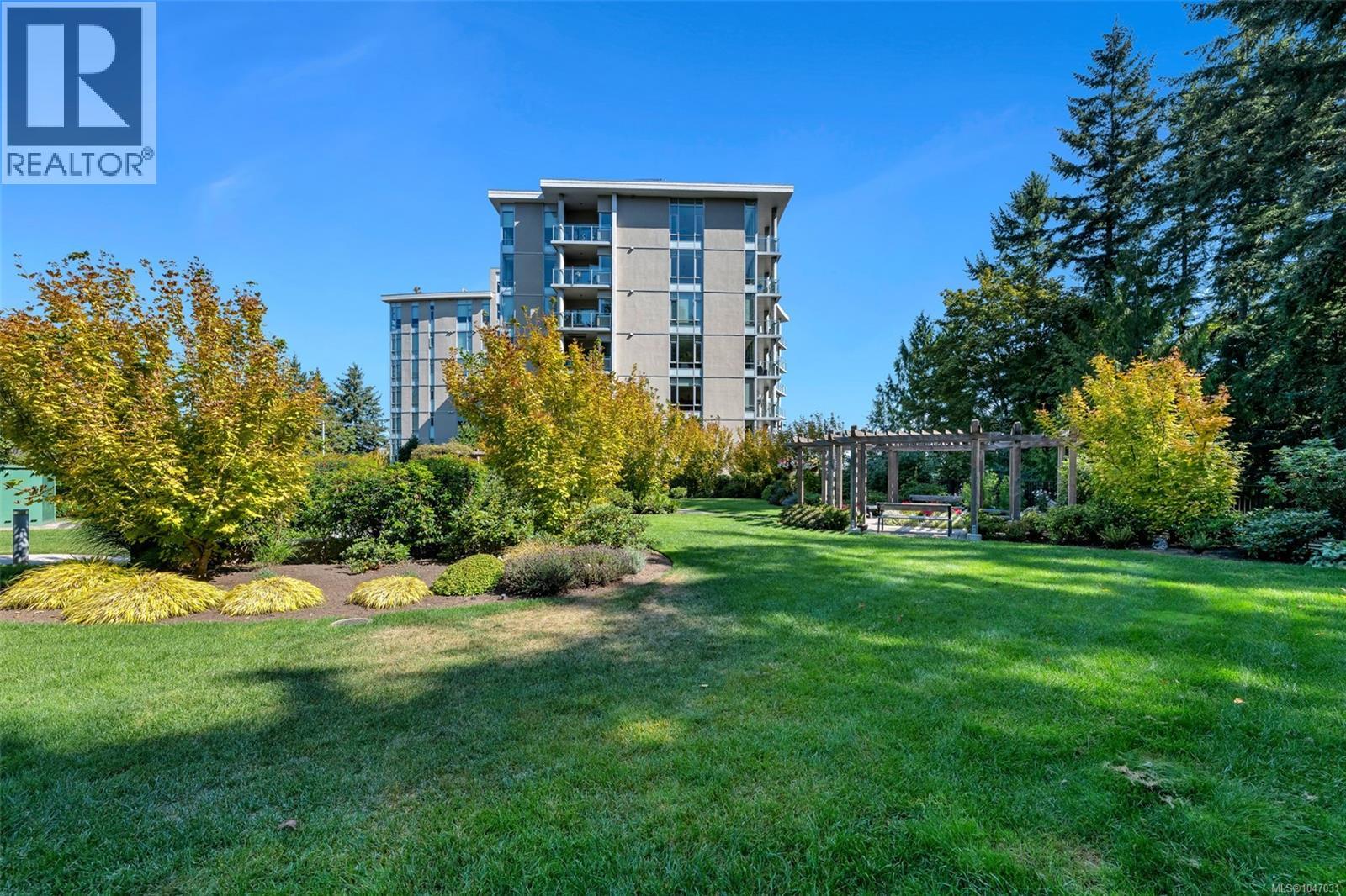 103 5388 Hill Rise Terr, Saanich, British Columbia  V8Y 3K3 - Photo 51 - 1047031