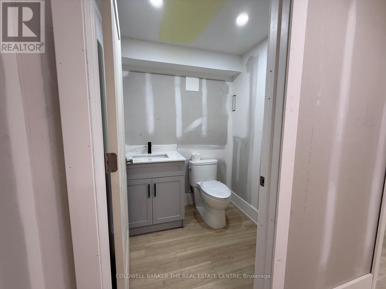 206 Cedar Street, Newmarket, Ontario  L3Y 6M8 - Photo 10 - N13675164