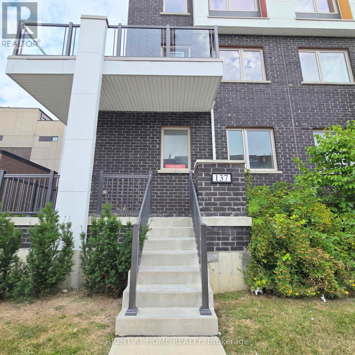 #upper Unit - 137 Frederick Tisdale Drive, Toronto, Ontario M3K 2B8 - Photo 2 - W13691494