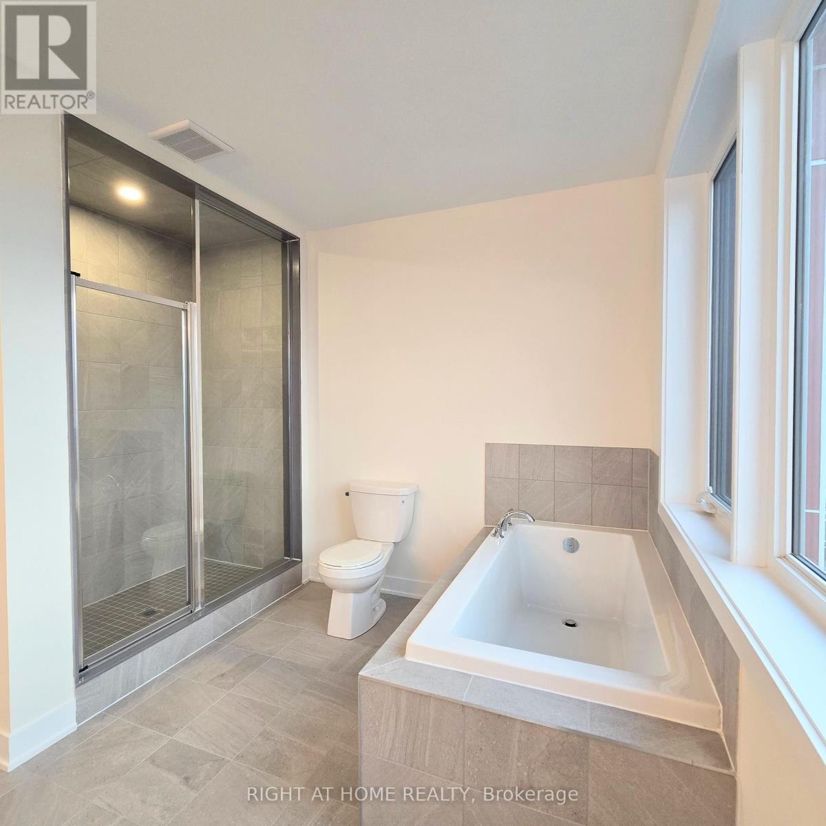 #upper Unit - 137 Frederick Tisdale Drive, Toronto, Ontario M3K 2B8 - Photo 27 - W13691494