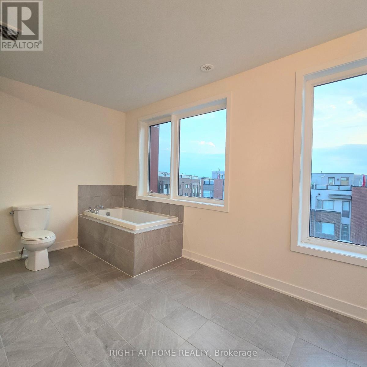 #upper Unit - 137 Frederick Tisdale Drive, Toronto, Ontario M3K 2B8 - Photo 28 - W13691494