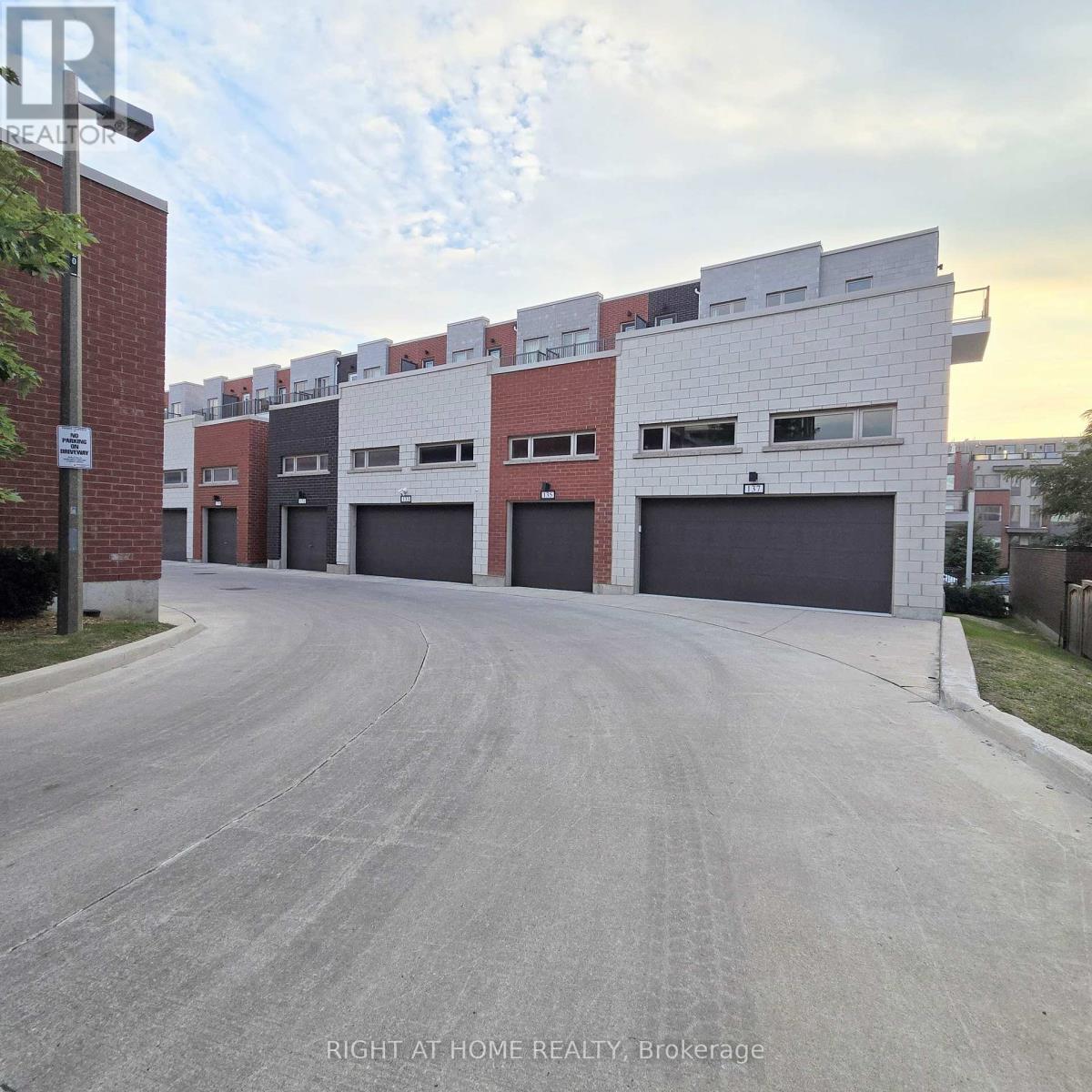 #upper Unit - 137 Frederick Tisdale Drive, Toronto, Ontario M3K 2B8 - Photo 31 - W13691494