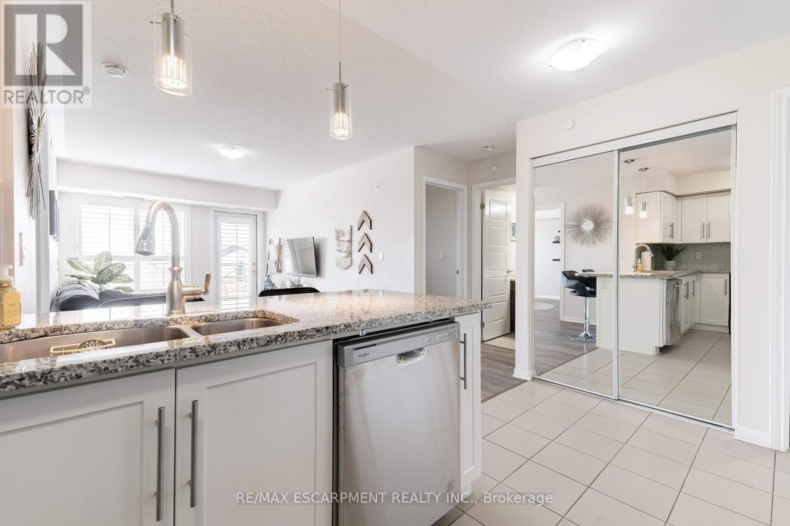 406 - 1045 Nadalin Heights, Milton, Ontario  L9T 8R5 - Photo 6 - W13691554