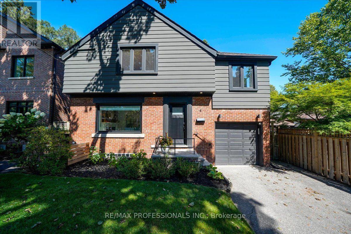 <div class="slider-price">$2,099,000</div><p>4 Winston Grove, Toronto, Ontario</p>
