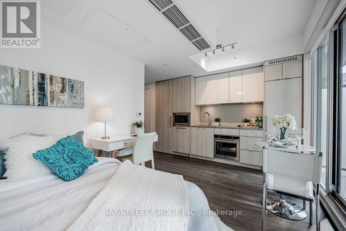 2208 - 115 Blue Jays Way, Toronto, Ontario  M5V 0N4 - Photo 2 - C13690778