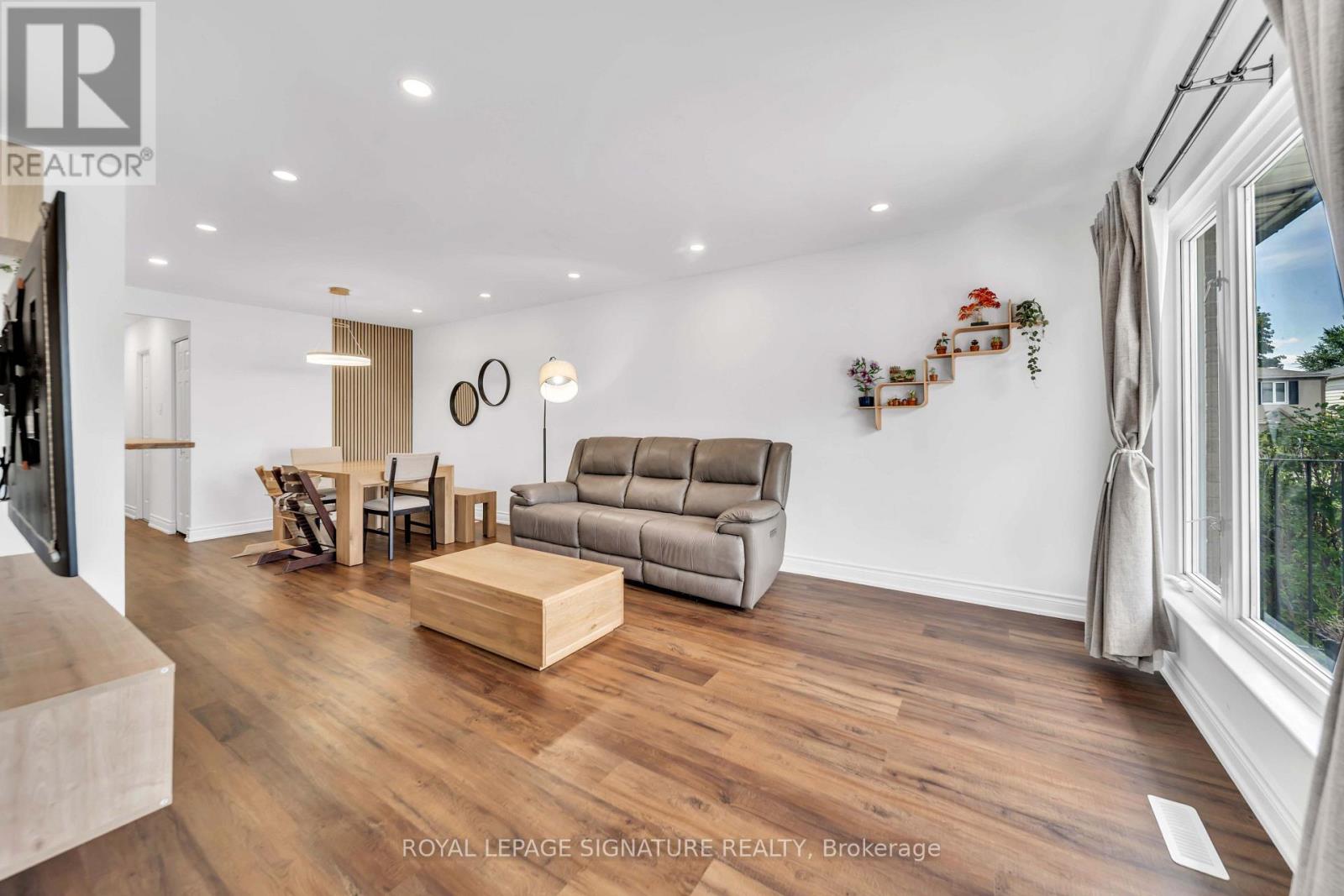 Main - 702 Leeder Court, Newmarket, Ontario  L3Y 5A7 - Photo 3 - N13691394