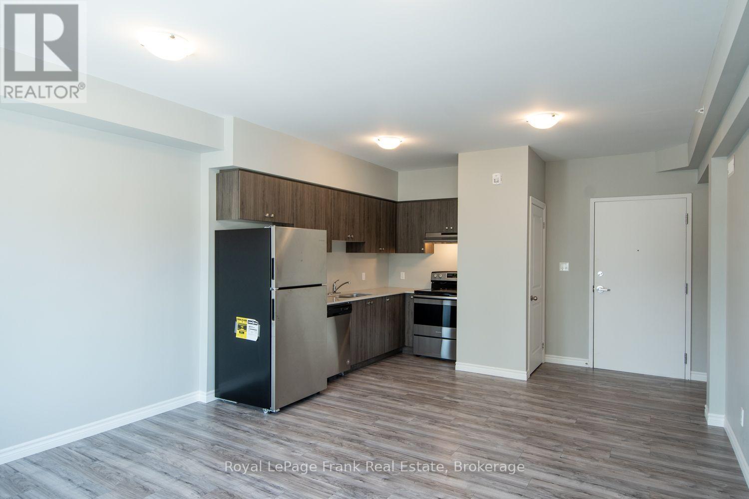 302 - 143 Bloor Street W, Oshawa, Ontario  L1J 1P5 - Photo 2 - E13691338