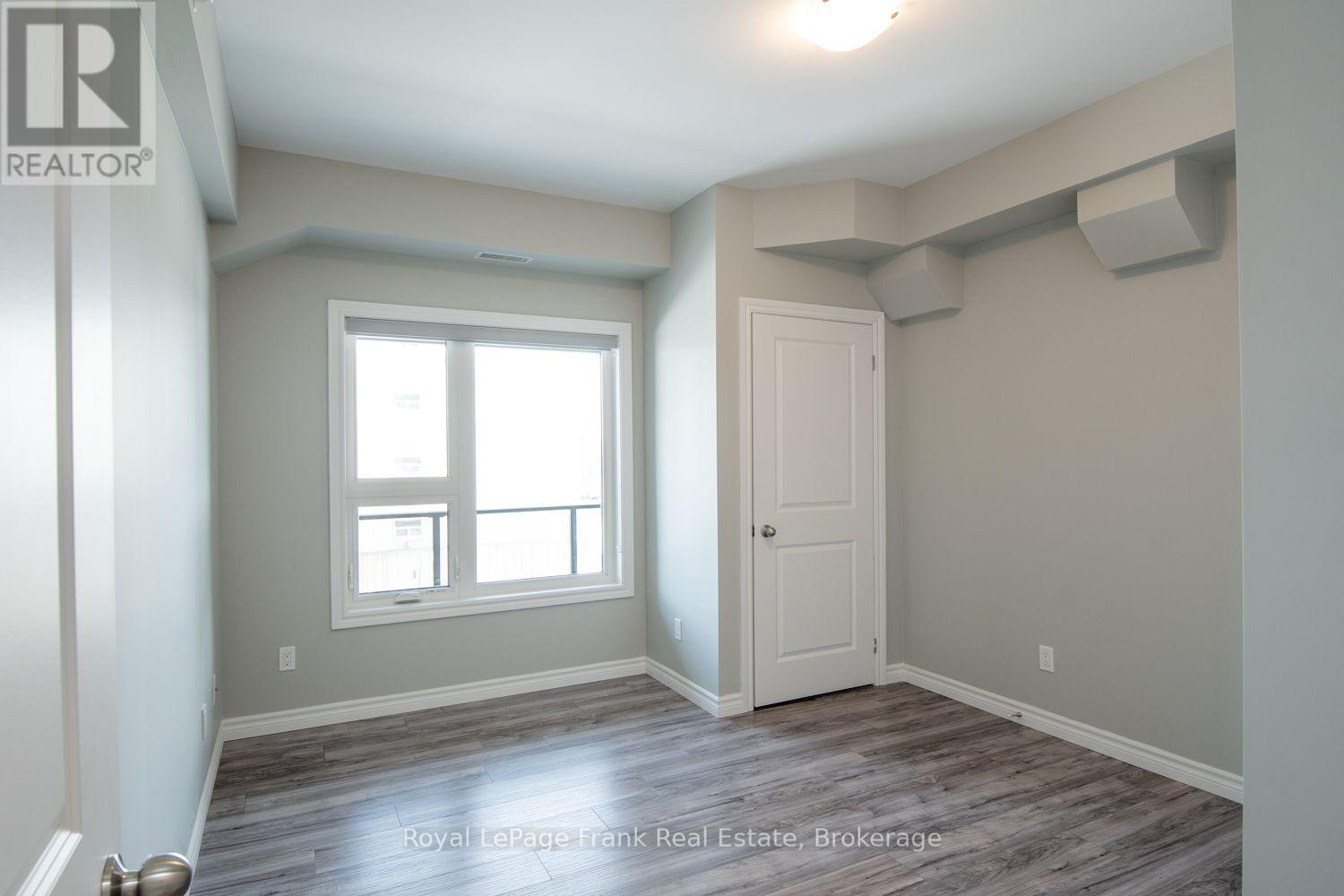 302 - 143 Bloor Street W, Oshawa, Ontario  L1J 1P5 - Photo 5 - E13691338