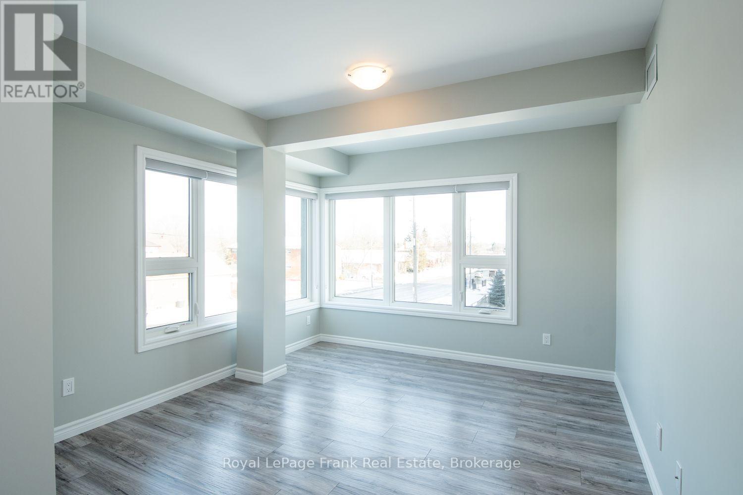 302 - 143 Bloor Street W, Oshawa, Ontario  L1J 1P5 - Photo 4 - E13691338