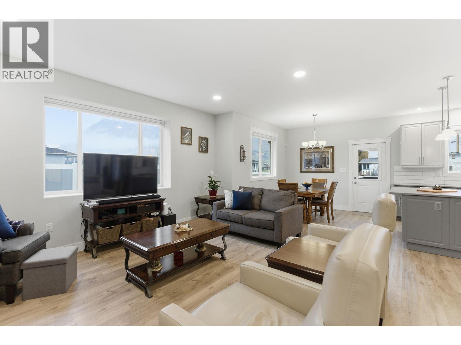 402 11 Avenue, Keremeos, British Columbia  V0X 1N3 - Photo 4 - 10373699