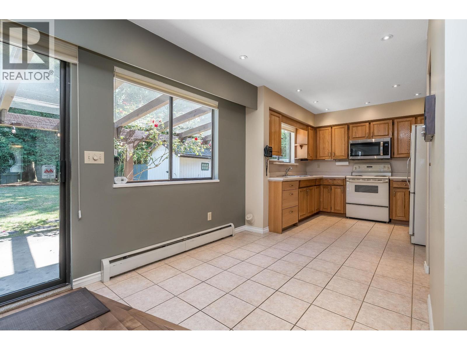 571 Berry Street, Coquitlam, British Columbia  V3J 5T5 - Photo 19 - R3156042
