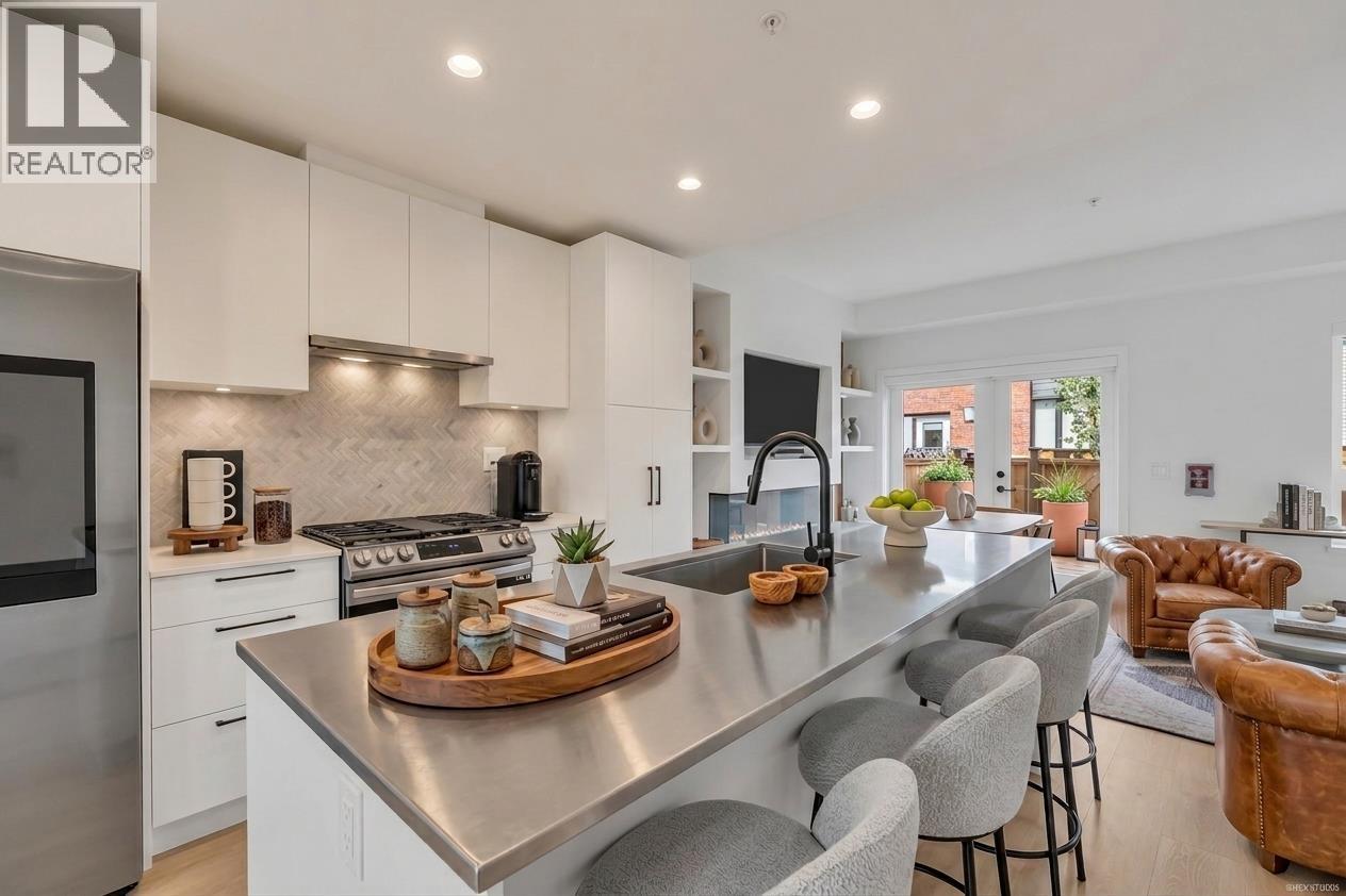 137 535 E 2ND STREET, North Vancouver, British Columbia