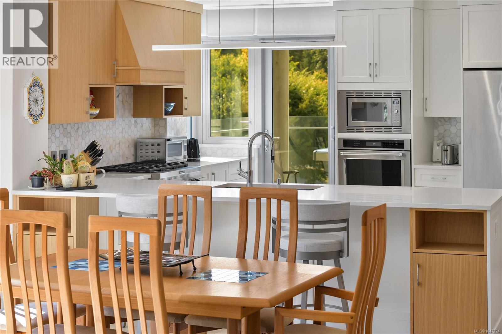 406 5388 Hill Rise Terr, Saanich, British Columbia  V8Y 3K2 - Photo 10 - 1047324
