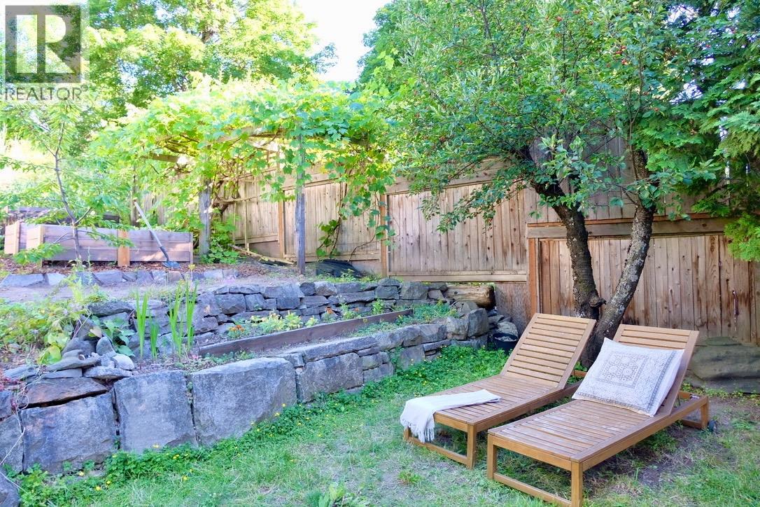 824 Silica Street, Nelson, British Columbia  V1L 4N6 - Photo 9 - 10394681