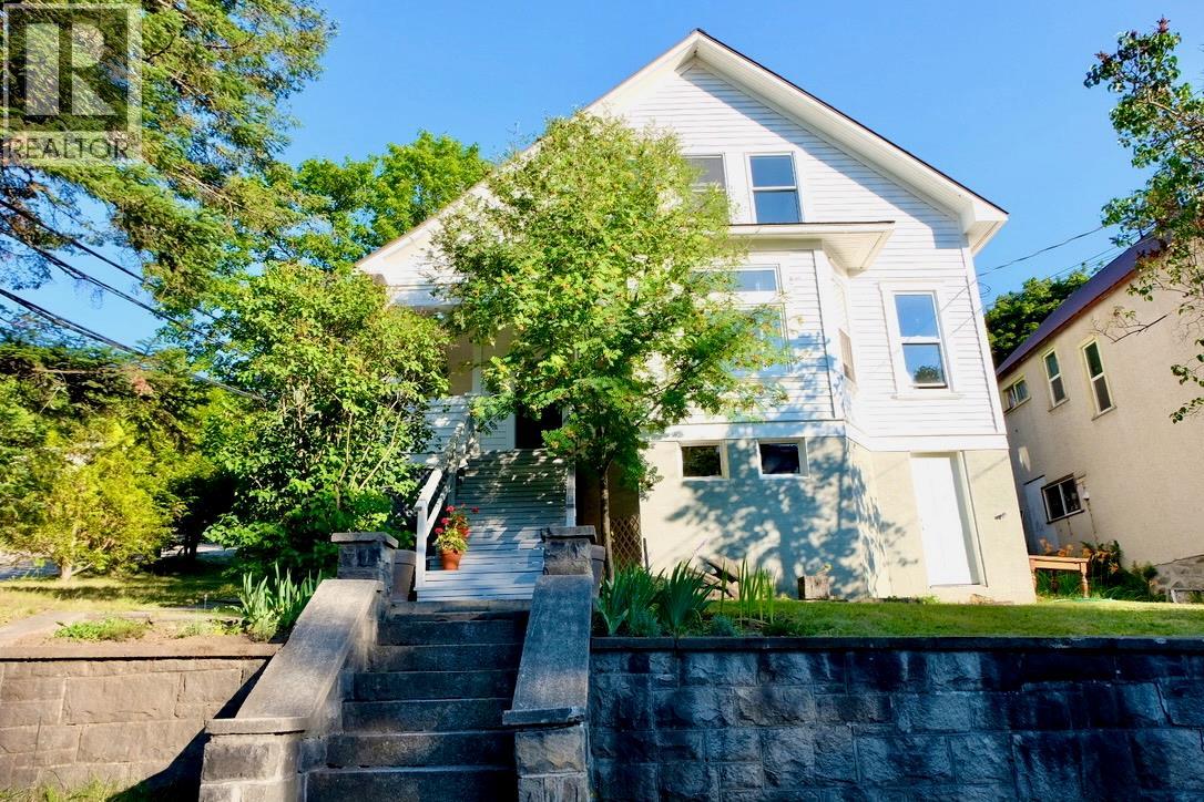 824 SILICA Street, Nelson, British Columbia