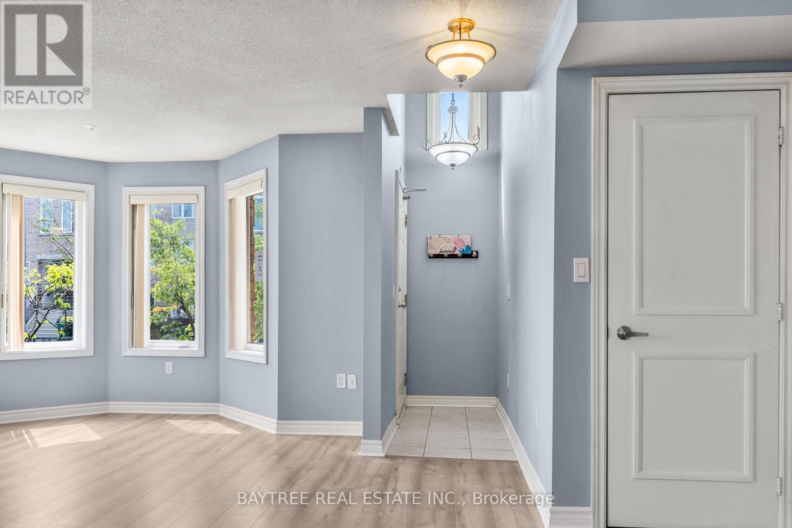 102 - 80 Aerodrome Crescent, Toronto, Ontario  M4G 4J1 - Photo 2 - C13662120
