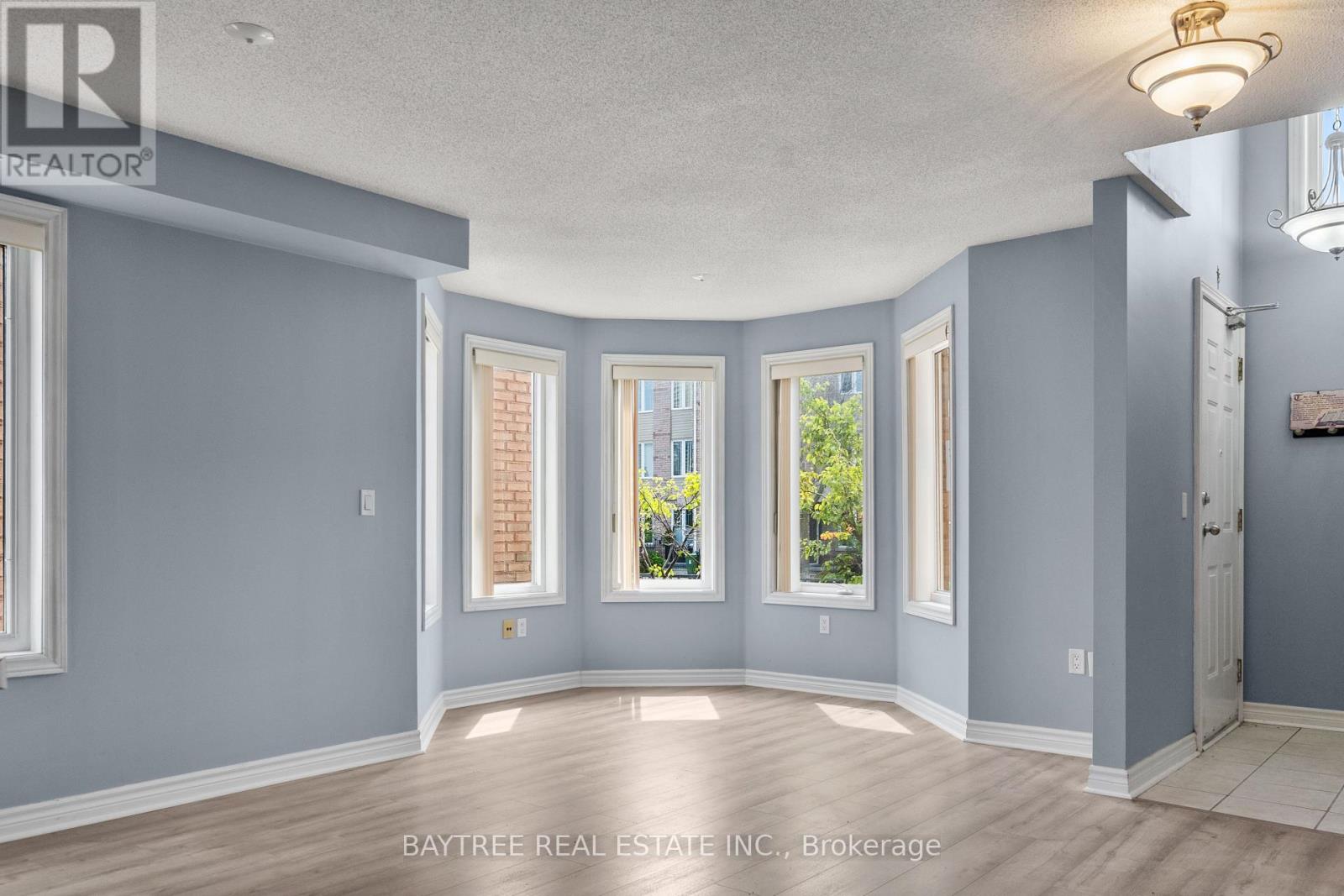 102 - 80 Aerodrome Crescent, Toronto, Ontario  M4G 4J1 - Photo 3 - C13662120