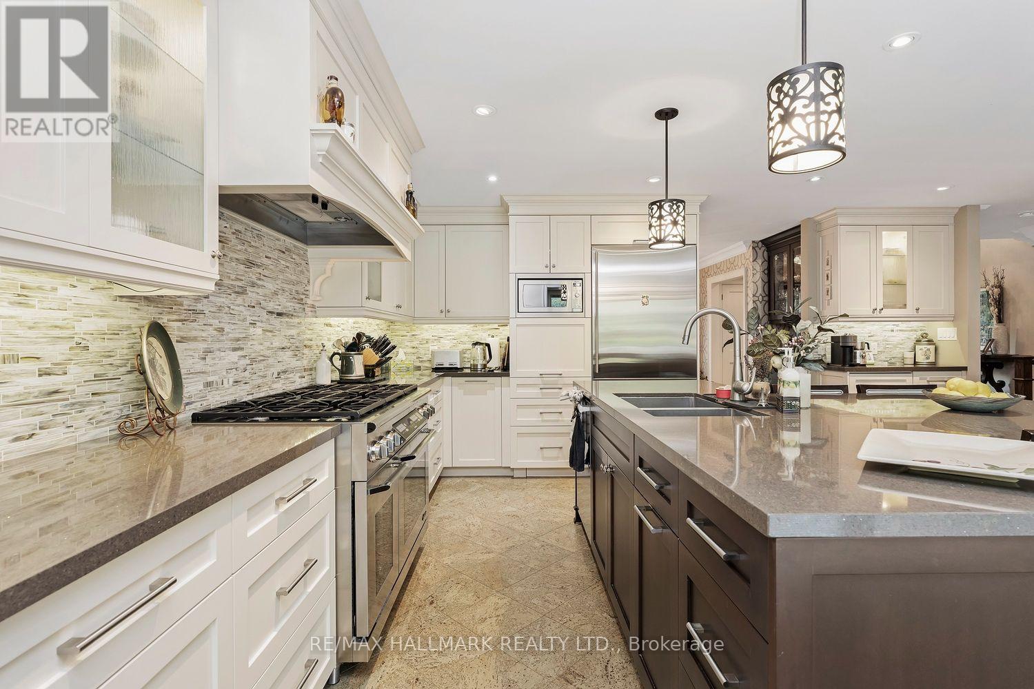 25 Queensborough Crescent, Toronto, Ontario  M9R 1A1 - Photo 12 - W13564258