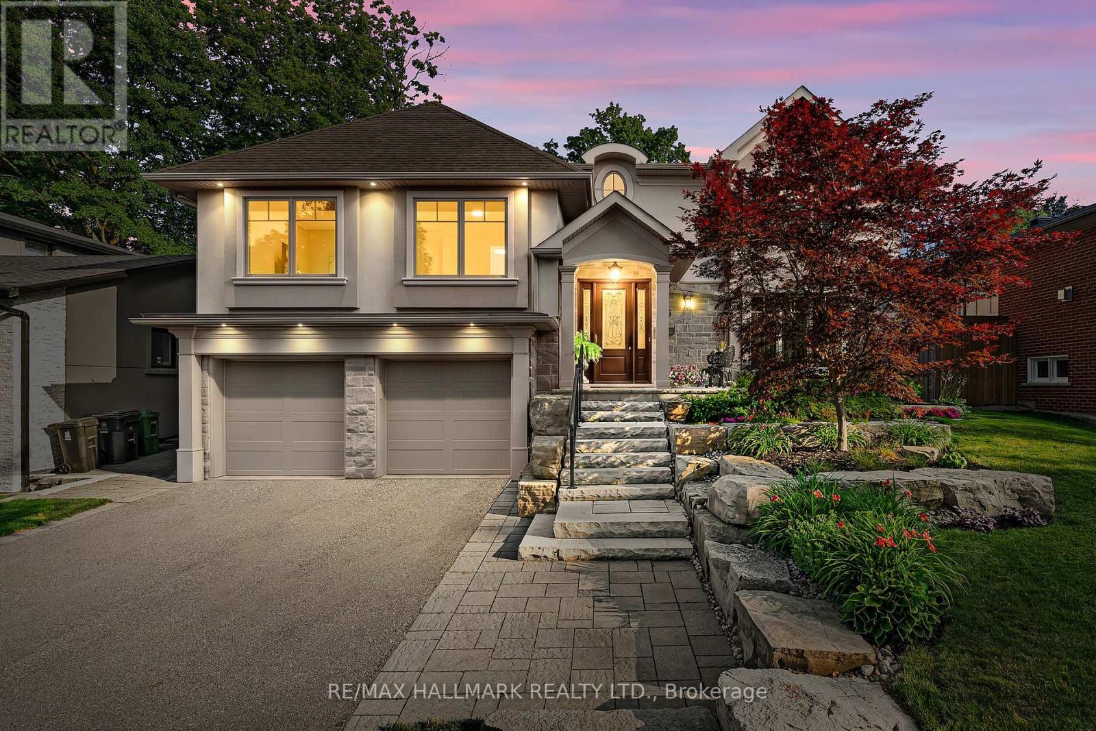 25 Queensborough Crescent, Toronto, Ontario  M9R 1A1 - Photo 2 - W13564258
